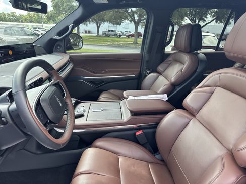 Used 2026 Lincoln Navigator L Reserve AWD/4WD image 14