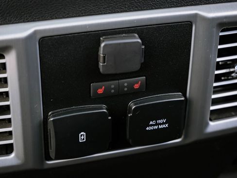 Used 2019 Ford F150 Platinum w/ Equipment Group 701A Luxury image 33