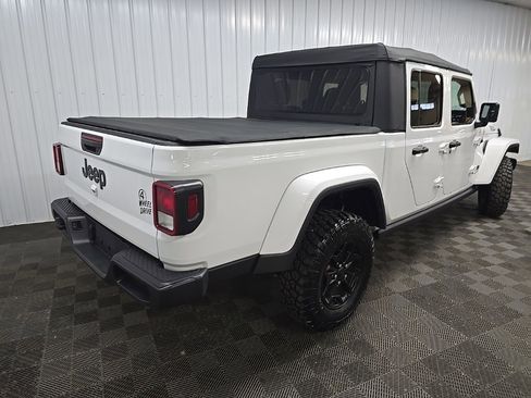 Used 2022 Jeep Gladiator Willys image 10