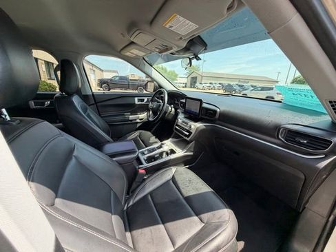 Used 2022 Ford Explorer XLT w/ Equipment Group 202A AWD/4WD image 10