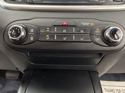 Used 2020 Kia Sorento LX image 22