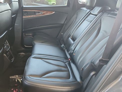 Used 2019 Lincoln Nautilus Reserve FWD image 23