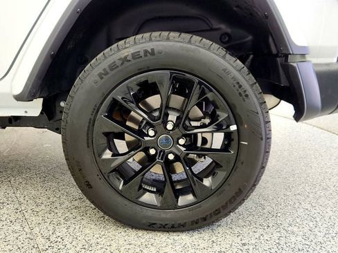 Used 2025 Jeep Wrangler Unlimited Sahara w/ Safety Group image 9