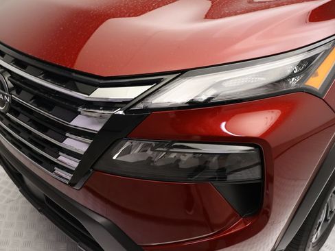 Used 2025 Nissan Rogue SV FWD image 3