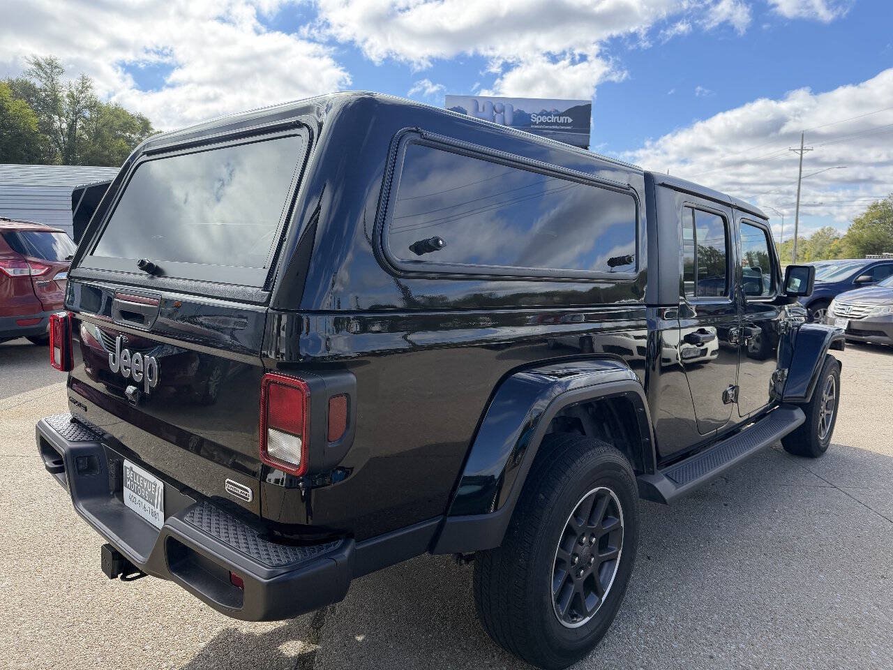 Used 2021 Jeep Gladiator Overland AWD/4WD image 6
