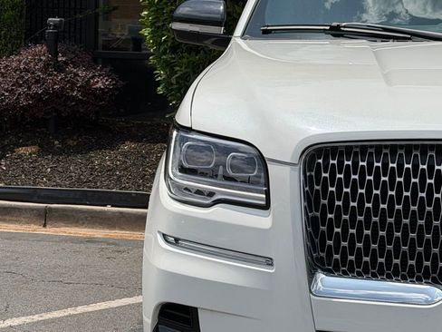 Used 2024 Lincoln Navigator L 4WD image 4