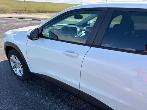 Used 2024 Chevrolet Trax LS w/ LS Convenience Package image 10