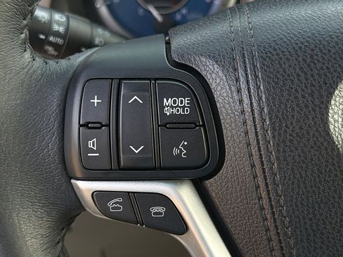 Used 2017 Toyota Sienna XLE w/ XLE Navigation Package FWD image 18