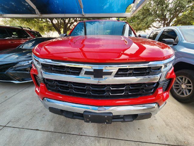 Used 2022 Chevrolet Silverado 1500 LT RWD image 2