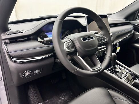 New 2026 Jeep Compass Latitude image 11