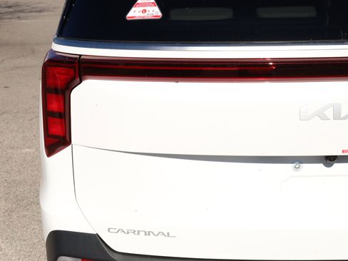 New 2026 Kia Carnival SX FWD image 19