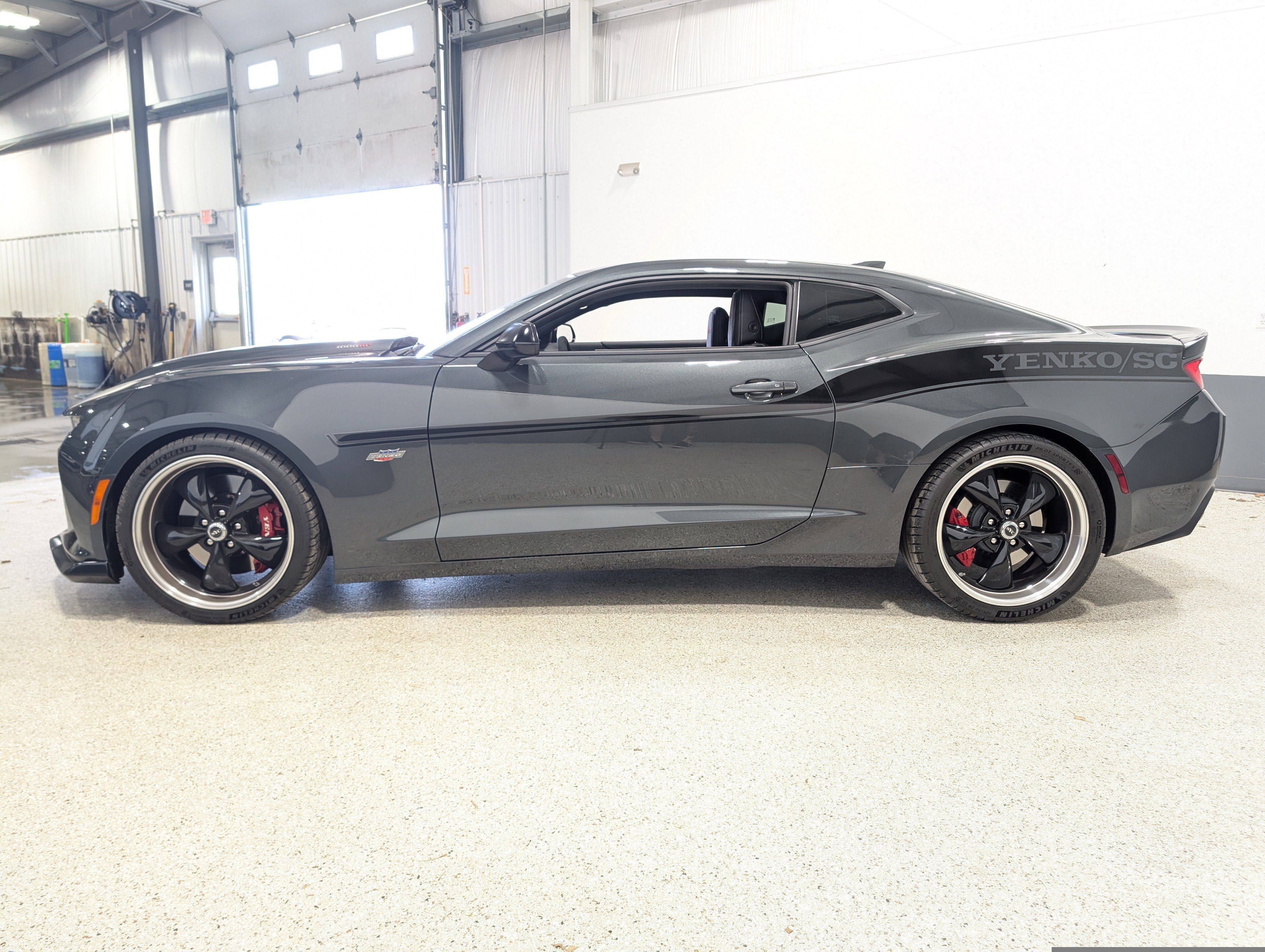 Used 2018 Chevrolet Camaro SS RWD image 6