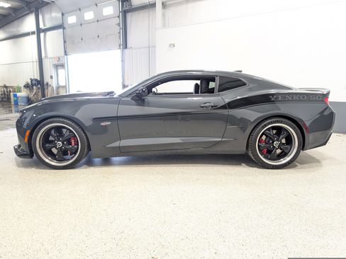 Used 2018 Chevrolet Camaro SS RWD image 6