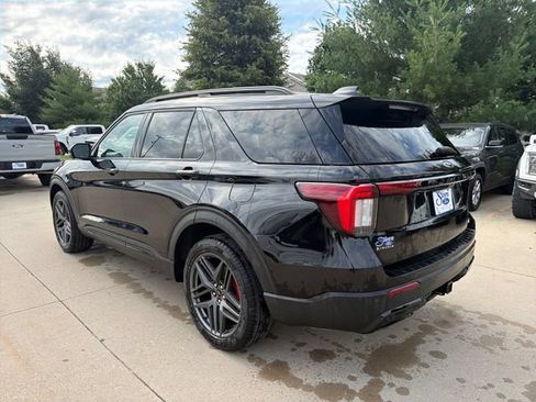 New 2026 Ford Explorer ST-Line w/ ST-Line Street Pack AWD/4WD image 8