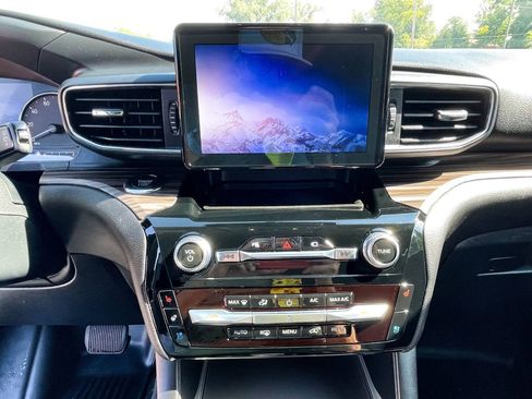 Used 2022 Ford Explorer Limited image 12