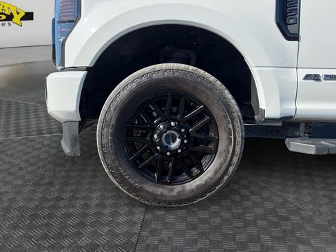 Used 2022 Ford F250 Lariat w/ Black Appearance Package image 17