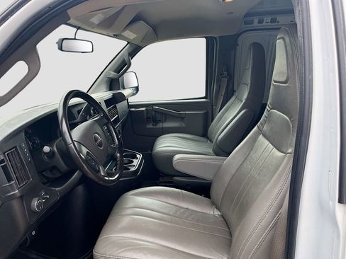 Used 2023 GMC Savana 3500 w/ Driver Convenience Package image 20