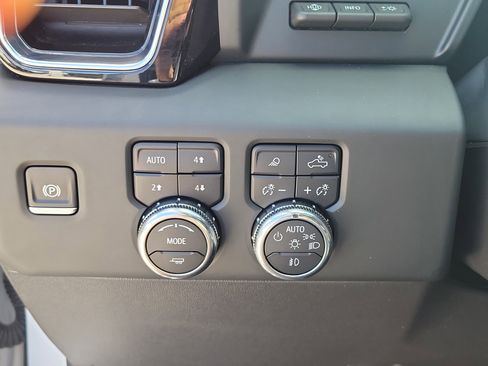 Used 2024 GMC Sierra 1500 Denali w/ Technology Package AWD/4WD image 27
