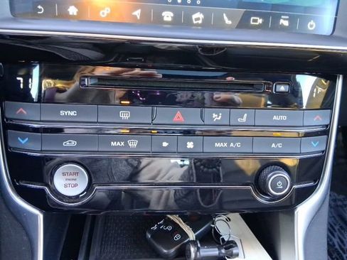 Used 2018 Jaguar XE R-Sport image 22