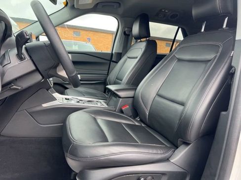 Certified 2024 Ford Explorer XLT w/ Equipment Group 202A image 18