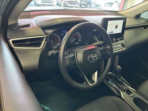 Certified 2025 Toyota Corolla Cross LE FWD image 14