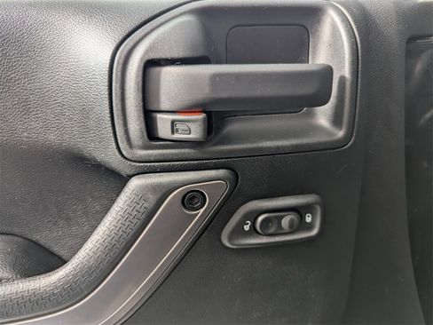 Used 2018 Jeep Wrangler Unlimited Sahara image 12