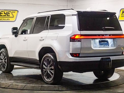 Used 2025 Lexus GX 550 image 2