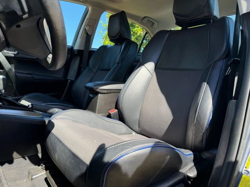 Used 2017 Toyota Corolla SE w/ SE Premium Package image 10