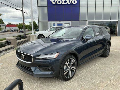 Certified 2026 Volvo V60 B5 Cross Country Plus w/ Climate Package AWD/4WD image 1