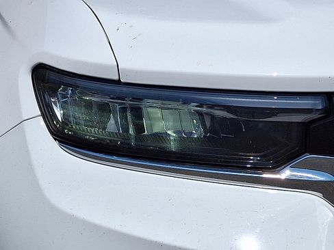 Used 2023 Jeep Grand Cherokee Limited AWD/4WD image 10