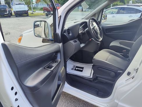 Used 2019 Nissan NV200 SV w/ Navigation Package FWD image 11