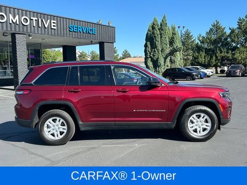 Used 2023 Jeep Grand Cherokee Laredo AWD/4WD image 2