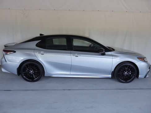 Used 2021 Toyota Camry XSE w/ Cold Weather Package FWD image 4