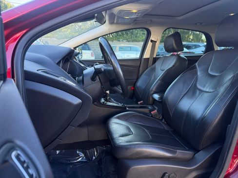 Used 2015 Ford Focus Titanium w/ Titanium Technology Package FWD image 9
