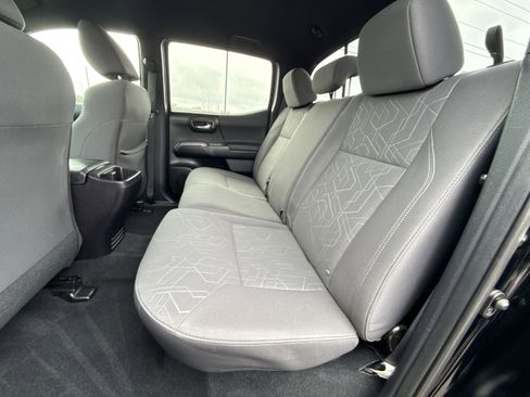 Used 2016 Toyota Tacoma TRD Sport w/ Towing Package image 24