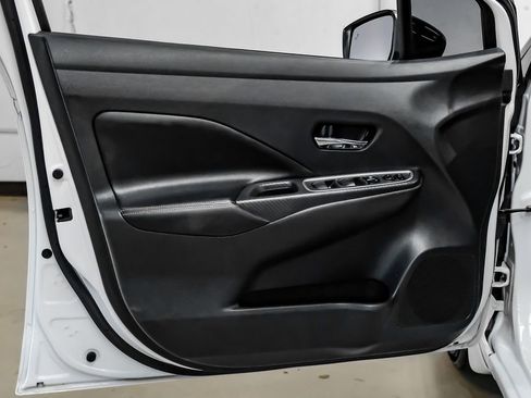 Used 2020 Nissan Versa SR w/ Convenience Package FWD image 40