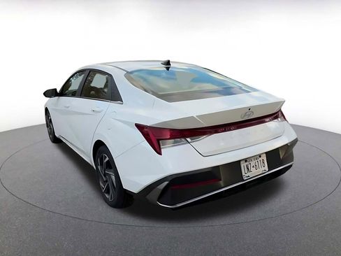 Used 2025 Hyundai Elantra SEL image 11