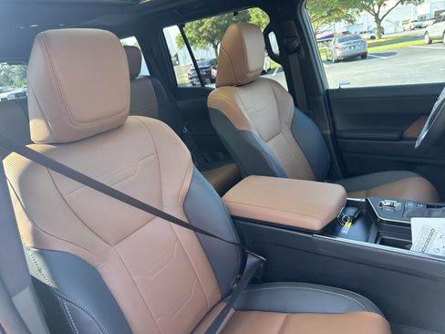 Used 2026 Lexus GX 550 w/ Accessory Package (2T) AWD/4WD image 36