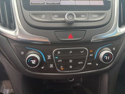 Used 2018 Chevrolet Equinox Premier image 13