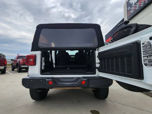 Used 2020 Jeep Wrangler Unlimited Sahara AWD/4WD image 24