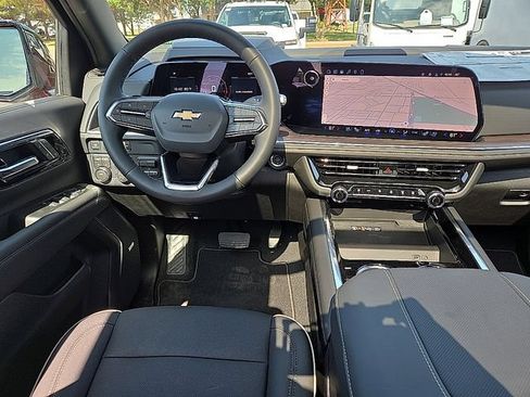 New 2026 Chevrolet Suburban Premier AWD/4WD image 8