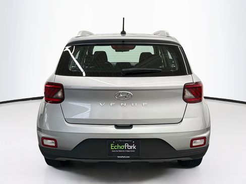 Used 2025 Hyundai Venue SEL FWD image 7