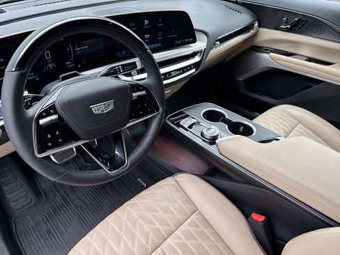 New 2025 Cadillac Lyriq Luxury image 23