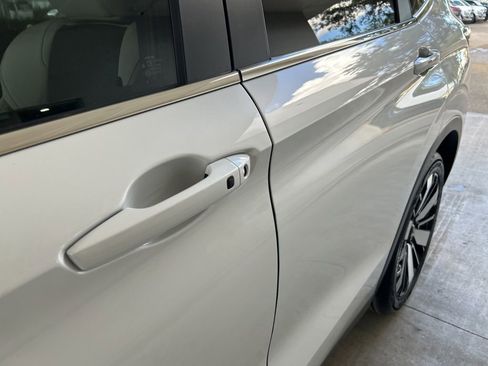 New 2025 Mitsubishi Outlander SE image 15