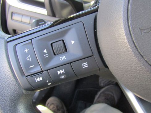 Used 2023 Nissan Rogue SV image 28