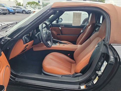 Used 2006 MAZDA MX-5 Miata Grand Touring w/ Appearance Pkg RWD image 10