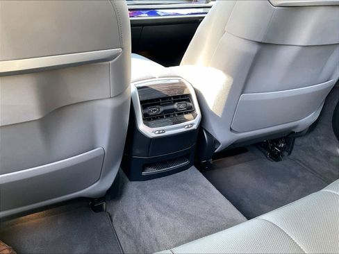 Used 2025 BMW 750e xDrive image 37