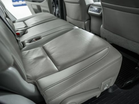 Used 2019 Toyota Highlander XLE w/ Protection Package #3 image 31