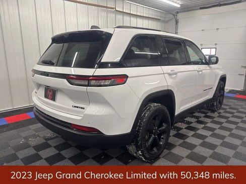 Used 2023 Jeep Grand Cherokee Limited w/ Luxury Tech Group II image 3