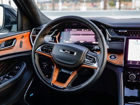 New 2025 Jeep Grand Cherokee Summit image 18